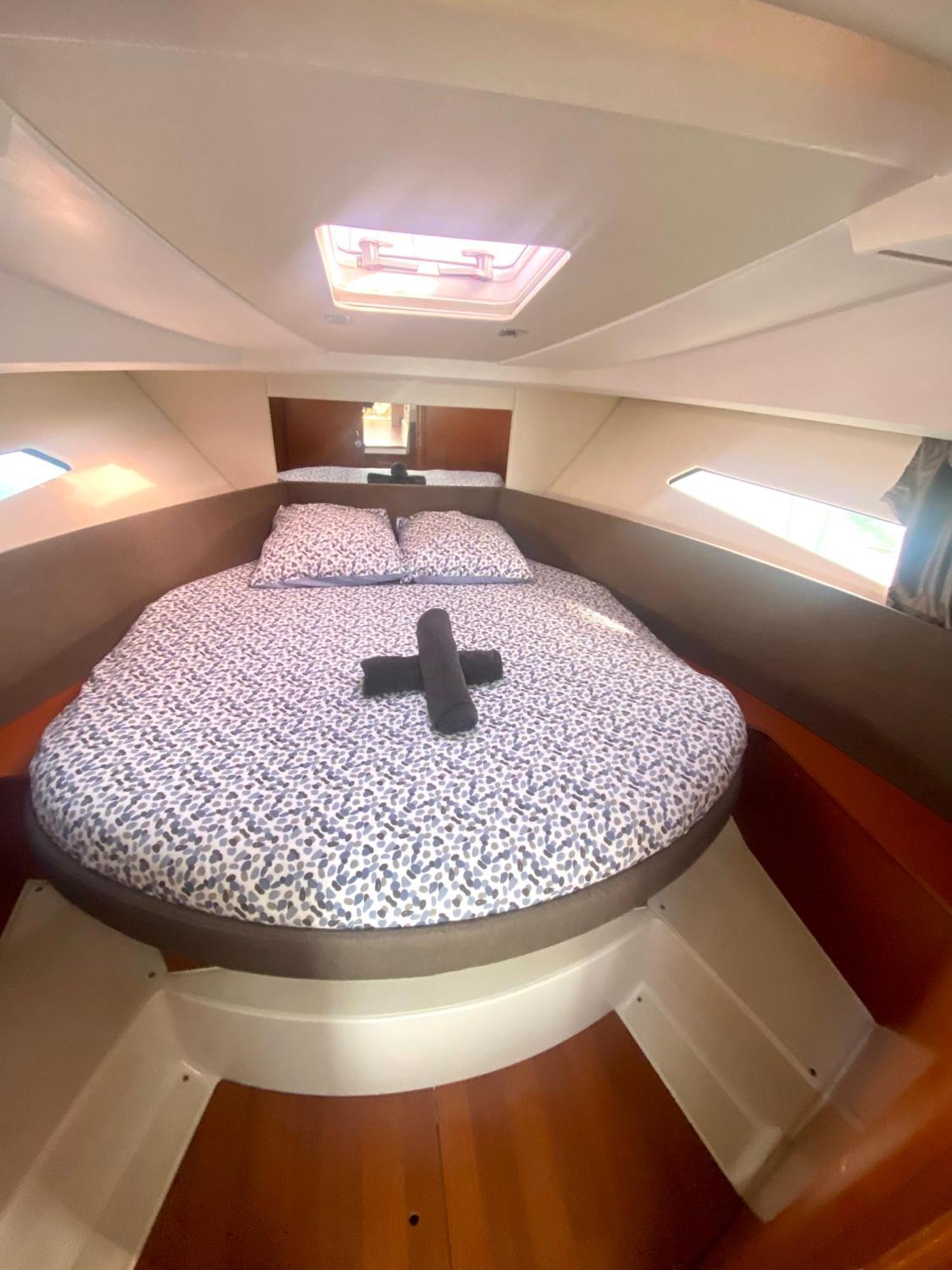 Une nuit insolite sur un bateau à La Rochelle Bateau-hôtel